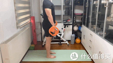超实用的杠铃健身计划，在家就能轻松练全身（内附1周详细训练指导）