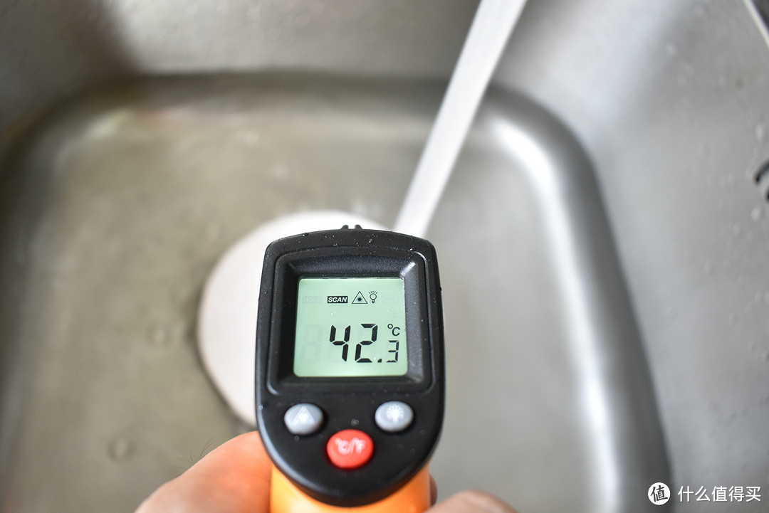 秒出热水的燃气热水器了解下：美的零冷水燃气热水器 TX7使用评测