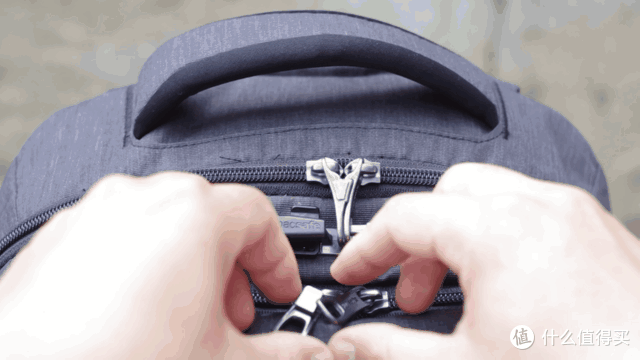 安安心心行天涯:pacsafe 防盗双肩背包
