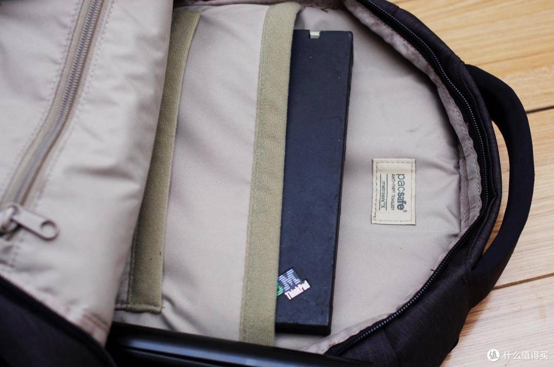 安安心心行天涯:pacsafe 防盗双肩背包