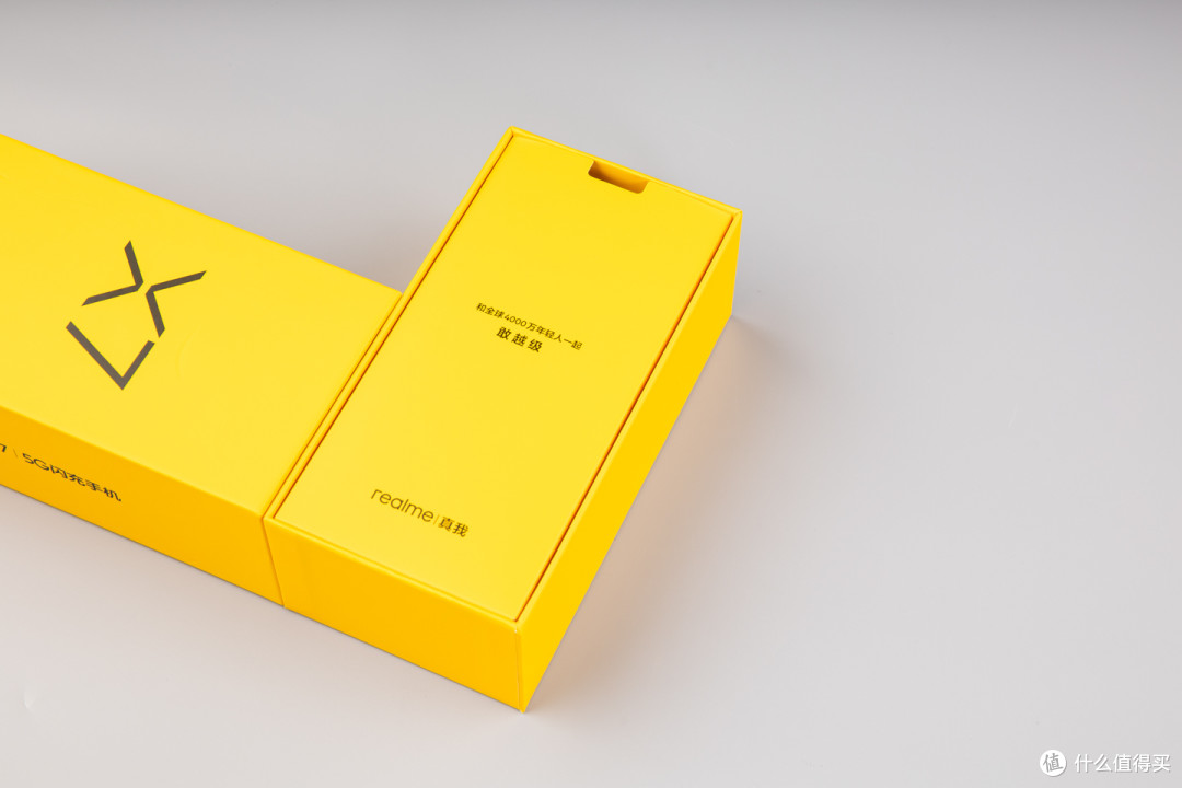 新鲜出炉的realme X7抢先开箱