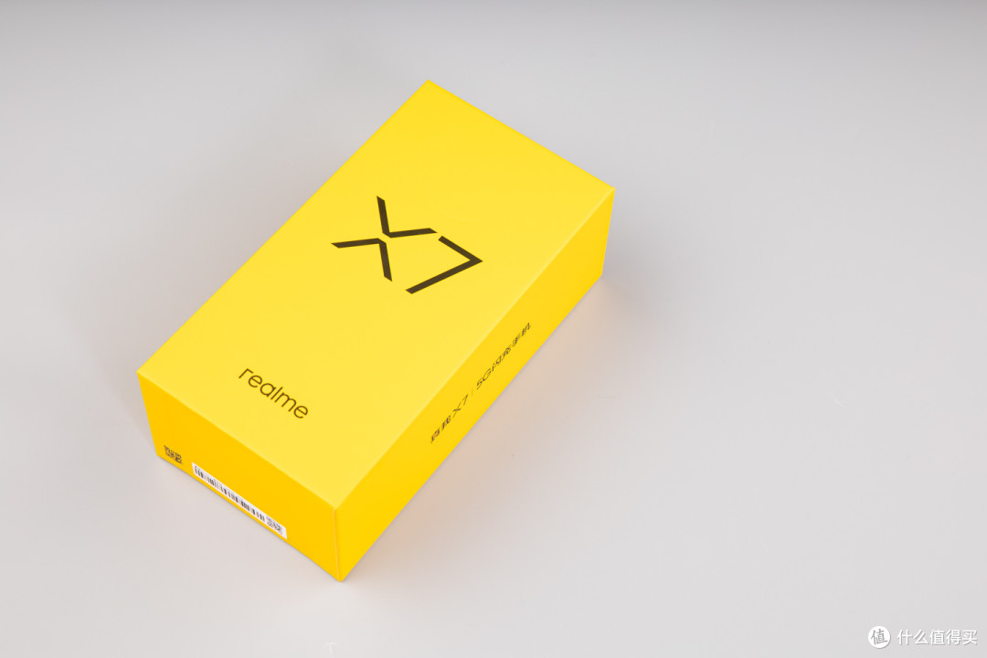 新鲜出炉的realme X7抢先开箱