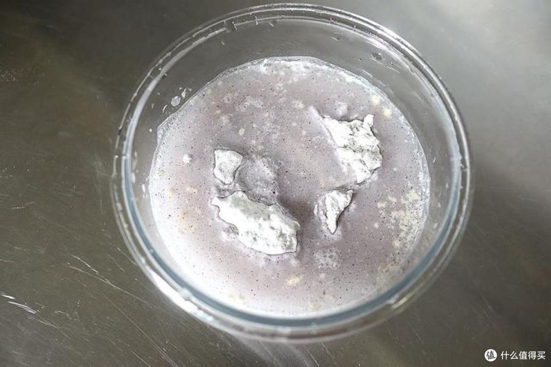 用杂粮做面包,米香浓郁特暄软,放上韩式泡菜,风味独特还能拉丝