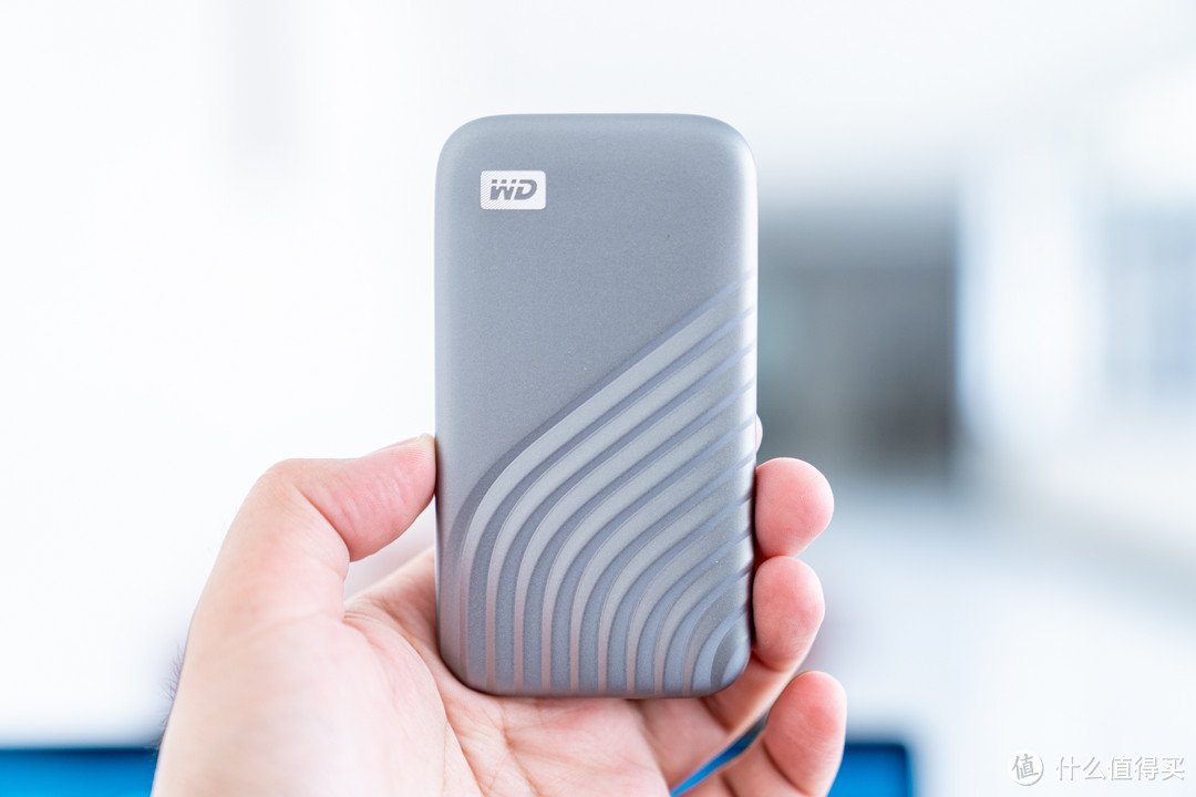西数 My Passport™ 随行 SSD 版评测:满足你想要的千兆读写,轻薄便携
