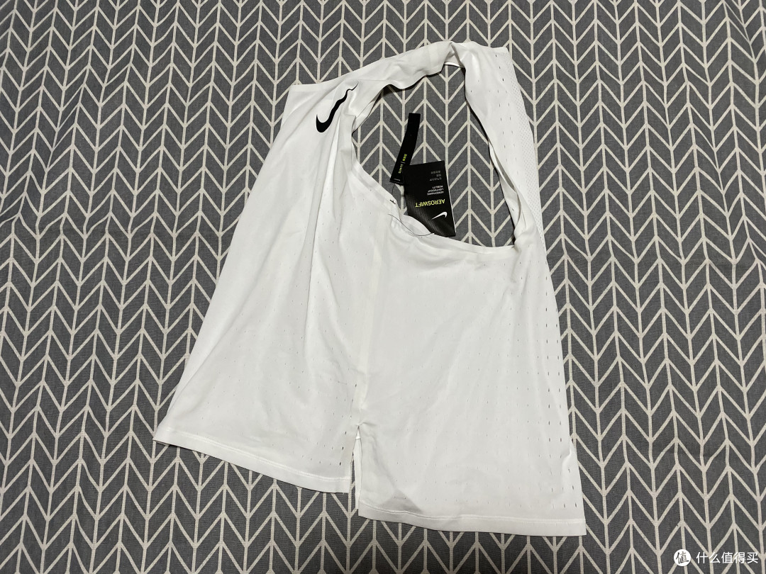 白色小背心Nike Aeroswift