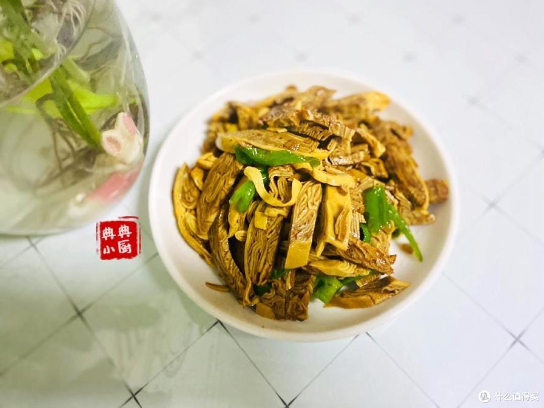 切一切,炒一炒,啥辅料都不要加的炒菜,竟然也好吃下饭