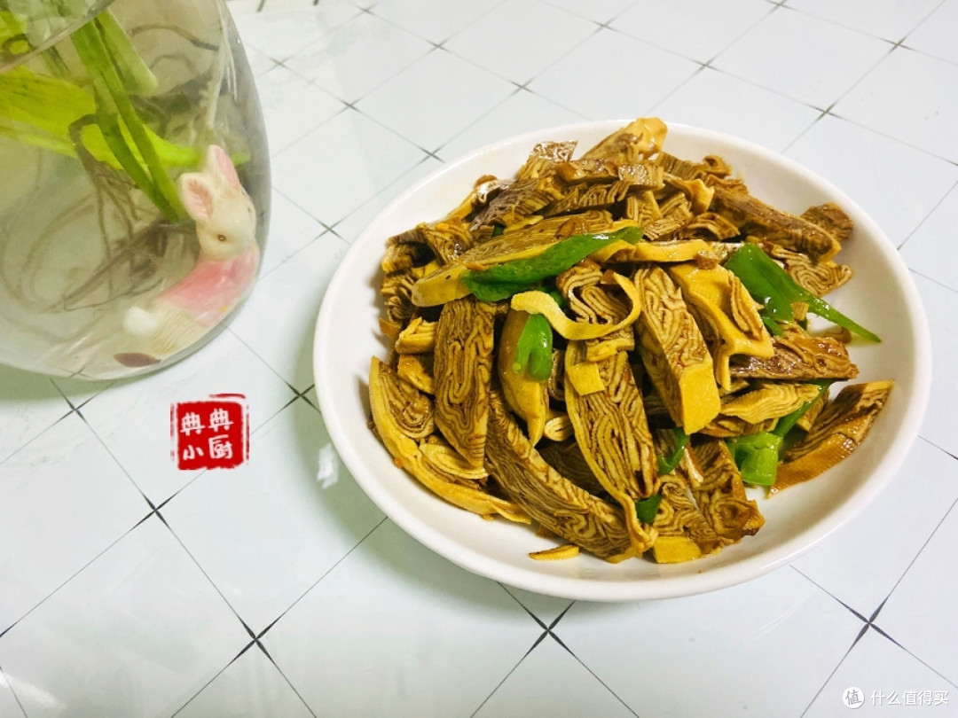 切一切,炒一炒,啥辅料都不要加的炒菜,竟然也好吃下饭