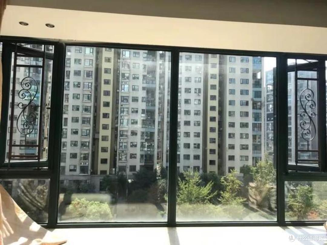 △ 窗花造型,两头用卡扣式固定;