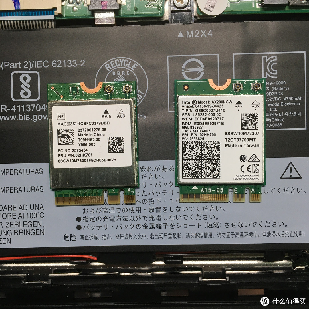 左螃蟹卡，右是Intel AX200