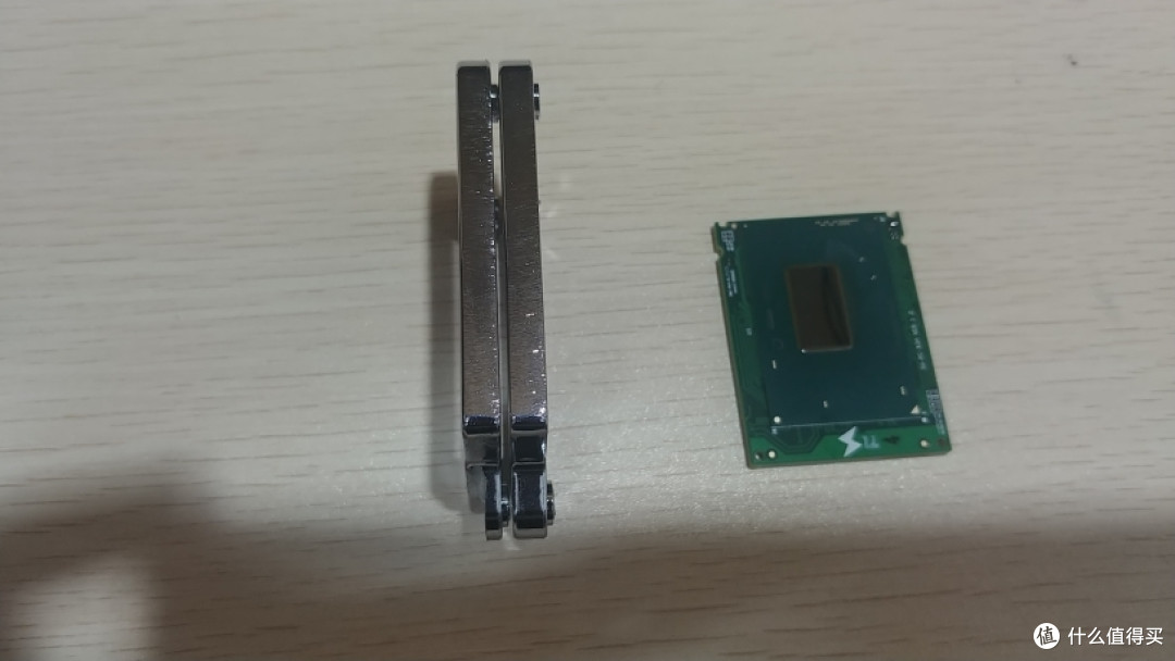 切去扣具的一半厚度