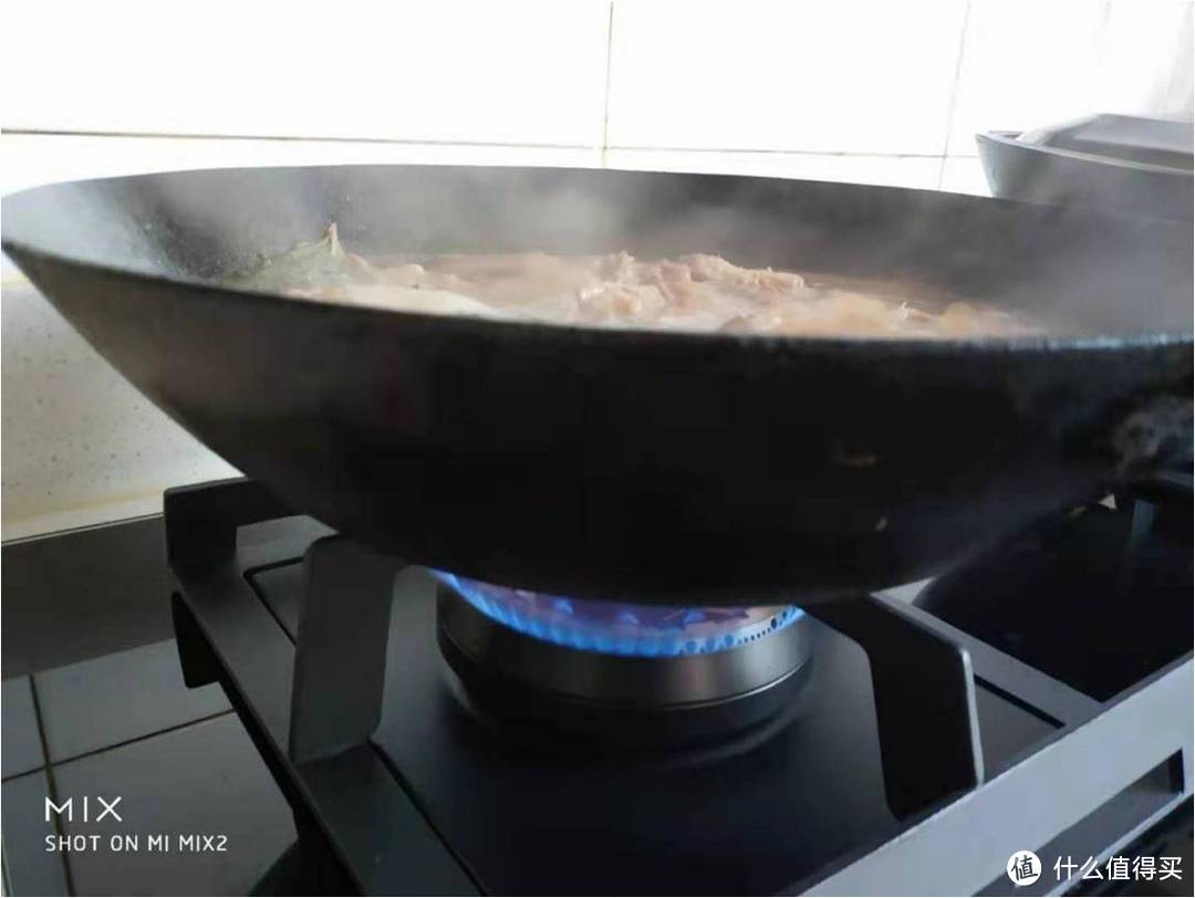 猛火才能出好菜，最适合中式爆炒的家用燃气灶——美的火山生香灶Q67