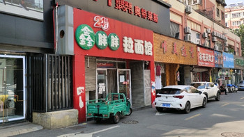 探访出租和网约车司机最爱，青岛有肉有面不足二十元吃好的拉面馆如何? 
