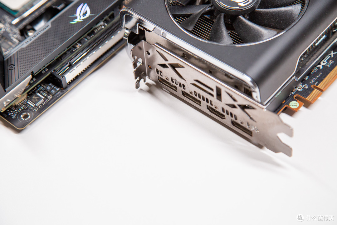 考虑未来提前布置PCIe4.0主机分享:这套白色主题是你的菜吗?