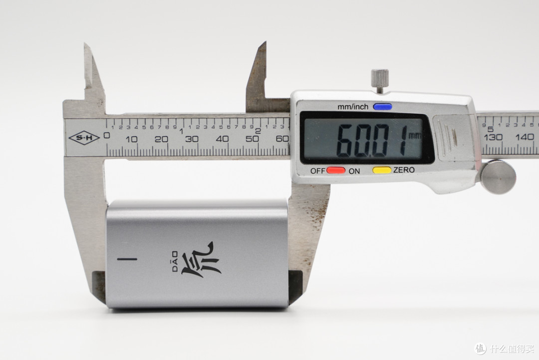 拆解报告:nubia努比亚65W USB PD氘锋氮化镓快速充电器