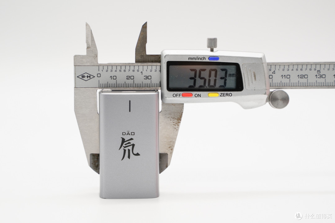 拆解报告:nubia努比亚65W USB PD氘锋氮化镓快速充电器
