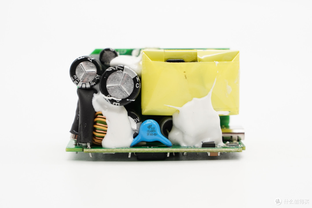 拆解报告:nubia努比亚65W USB PD氘锋氮化镓快速充电器
