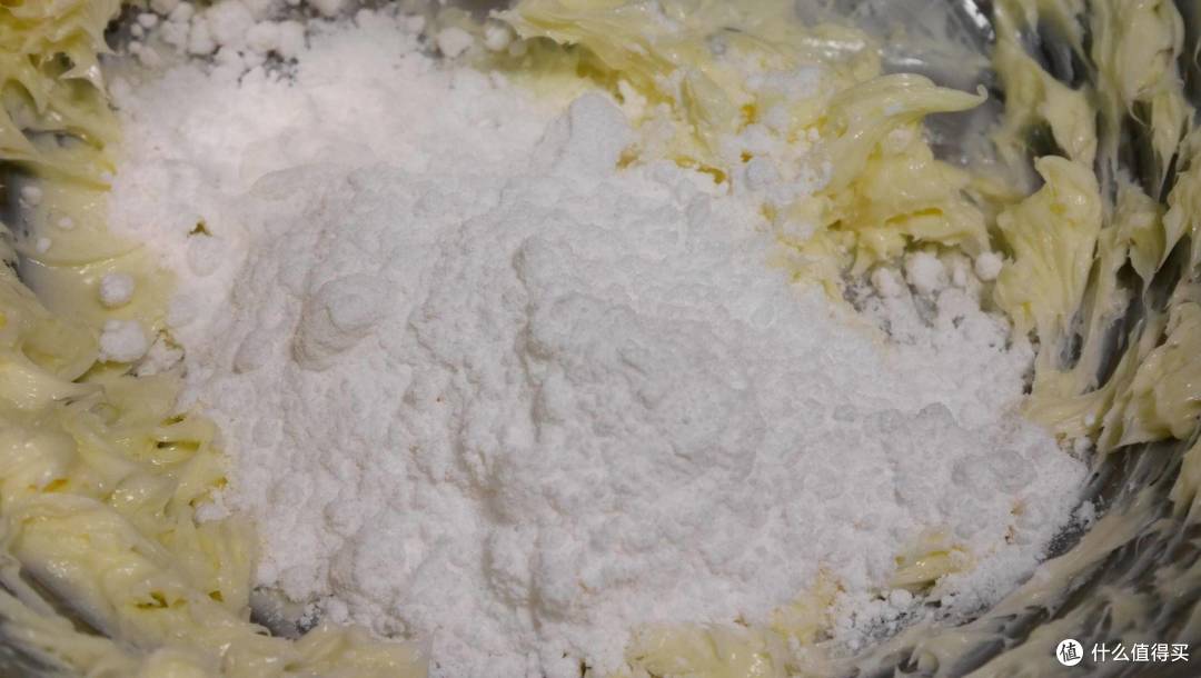 这个加了杏仁的柠檬纸杯蛋糕,我一口气可以吃7个,简单没难度!