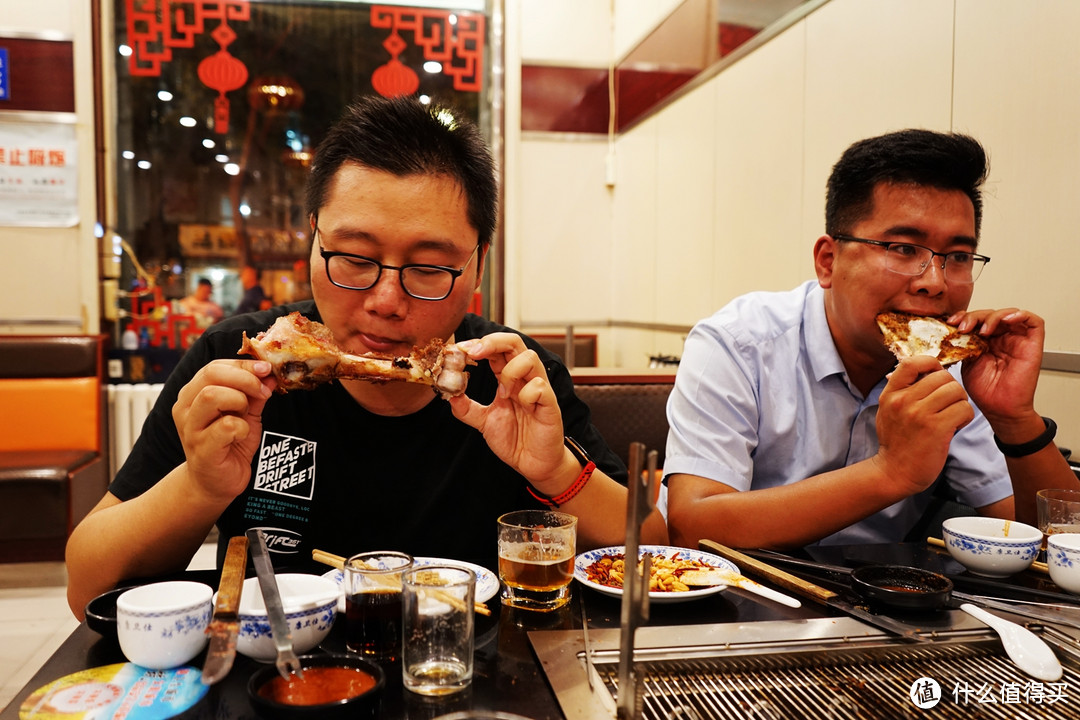 没有什么比烧烤+啤酒更配的了----夏末羊腿小酌（另附空气炸锅烤鸡腿）