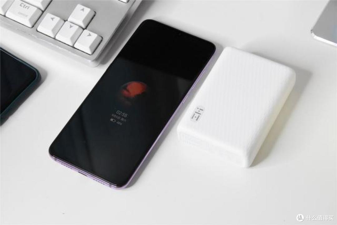 能同时充3台手机,小米有品上新mini移动电源,仅99元!