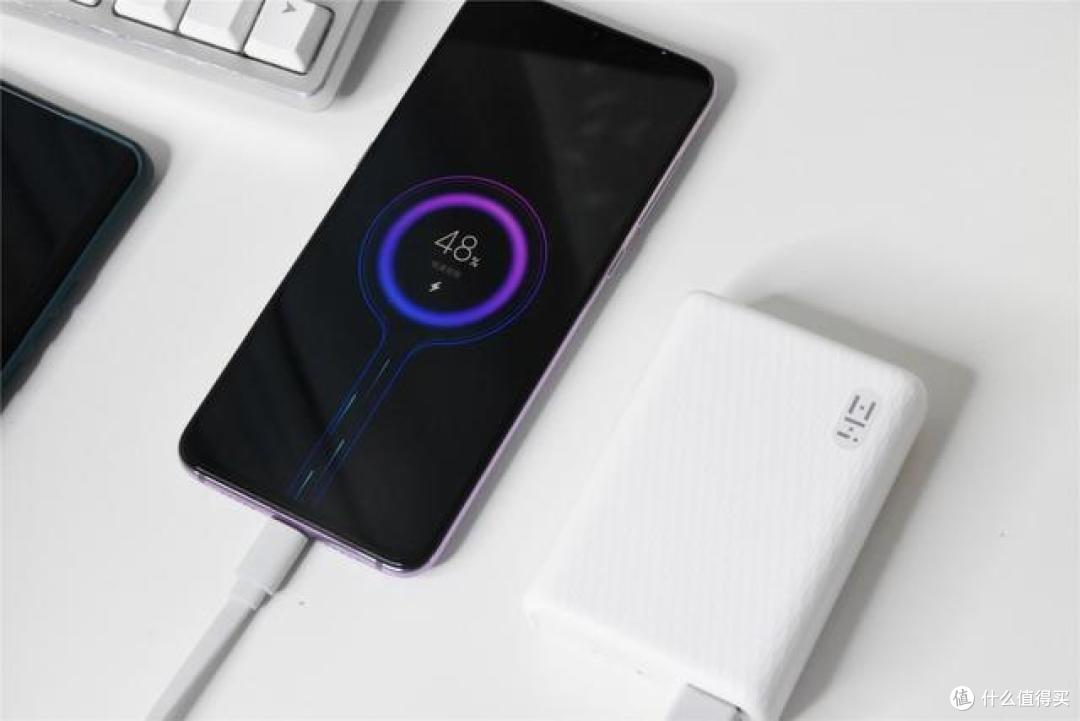 能同时充3台手机,小米有品上新mini移动电源,仅99元!