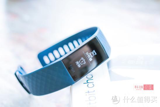 戴手表好，还是戴手环好？千元手环测评：Fitbit Charge4