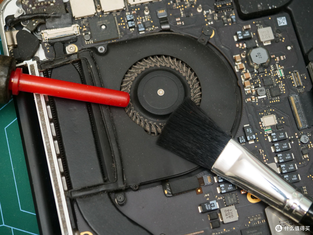 工具控的大满足,用米家电动精修螺丝刀给Macbook Pro拆机清灰