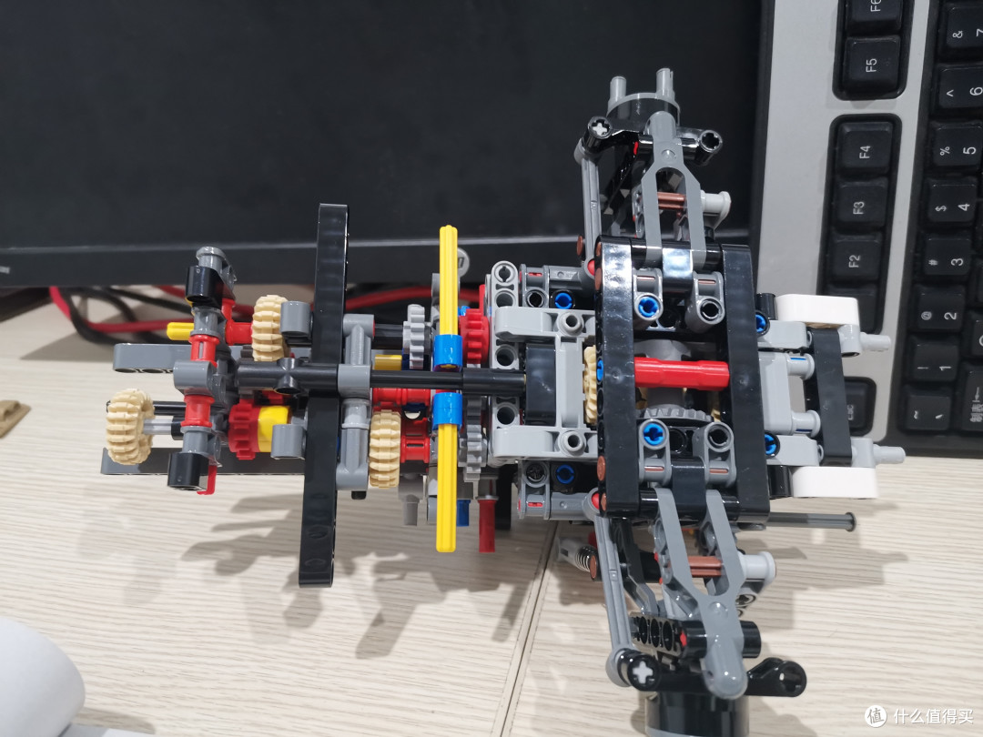 LEGO 机械组系列 42110 路虎卫士越野车 评测
