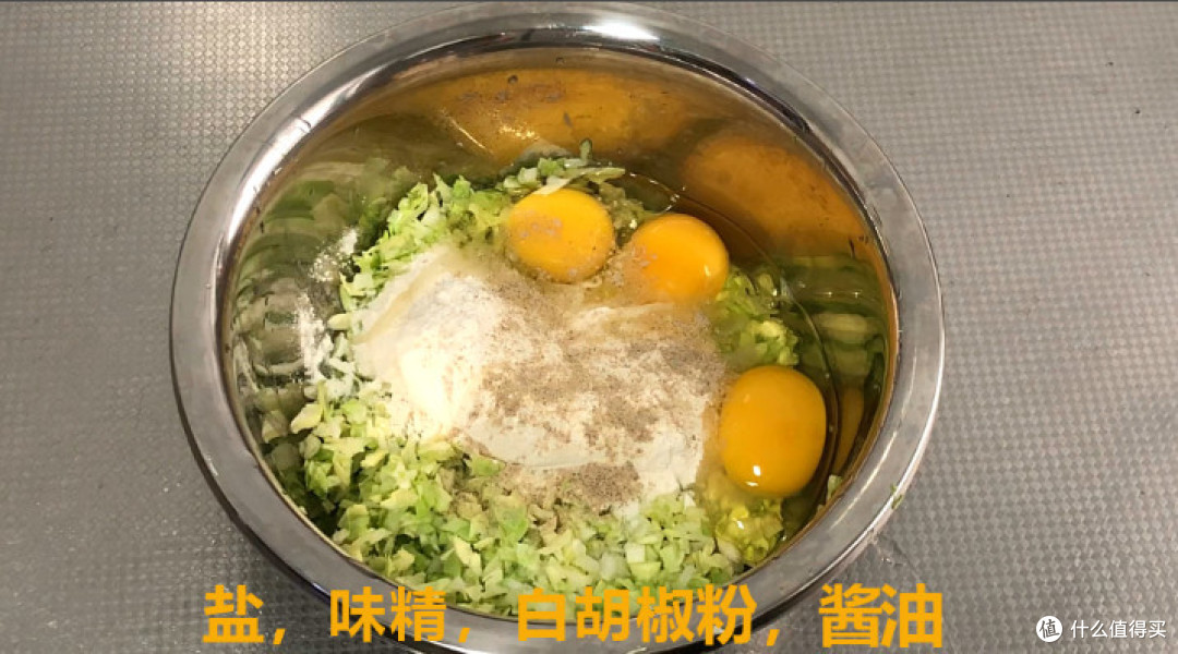 包菜加3个鸡蛋做早餐,全家人都爱吃,营养还美味!