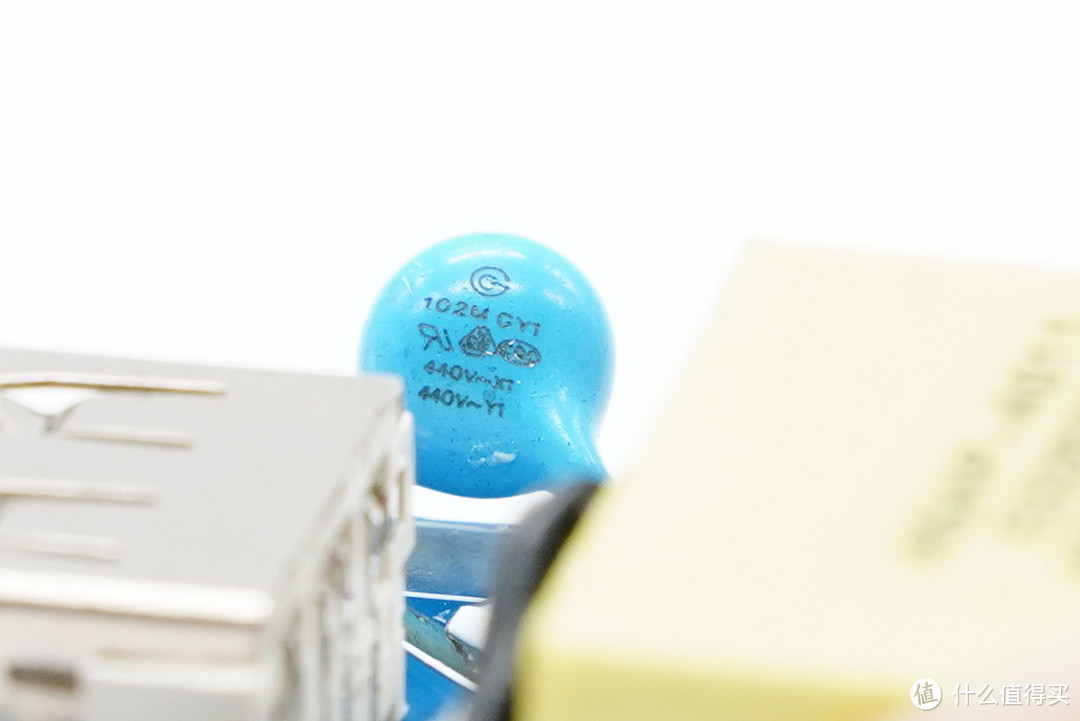 拆解报告:JIWU苏宁极物18W QC快充充电器JWSP-2