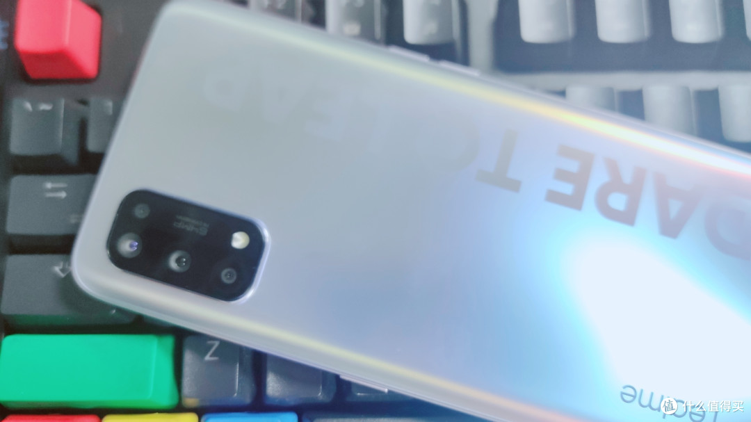 看看千元5G快充手机realmeX7光鲜外表下“内涵”美否?