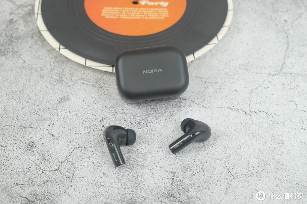 把该有的都堆足了，诺基亚E3500耳机全面评测：缺点是沾指纹