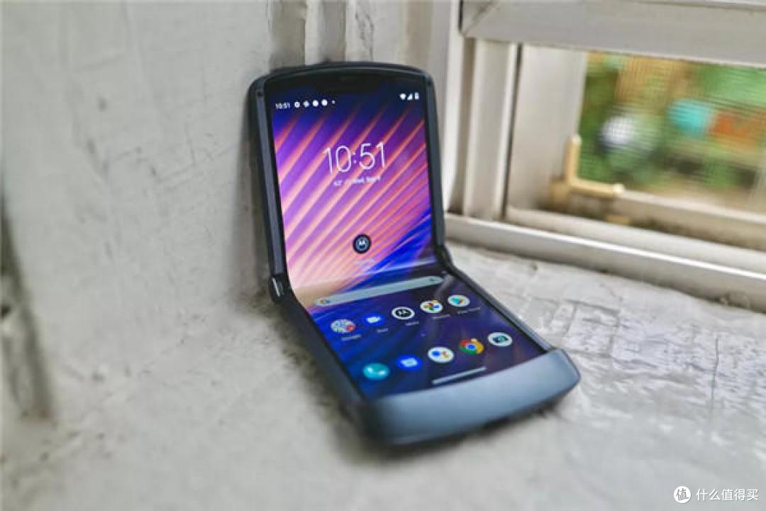 如何评价Moto Razr 5G?摩托罗拉老粉丝热泪盈眶