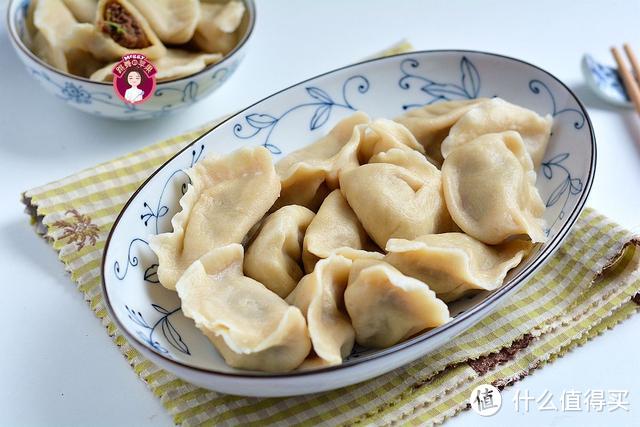 立秋后吃饺子，这馅怎么也得吃几回，解馋防秋燥，肉馅水灵不打水