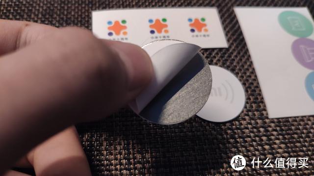 小米碰碰贴2和某宝7毛钱NFC钱币卡应该选哪个？