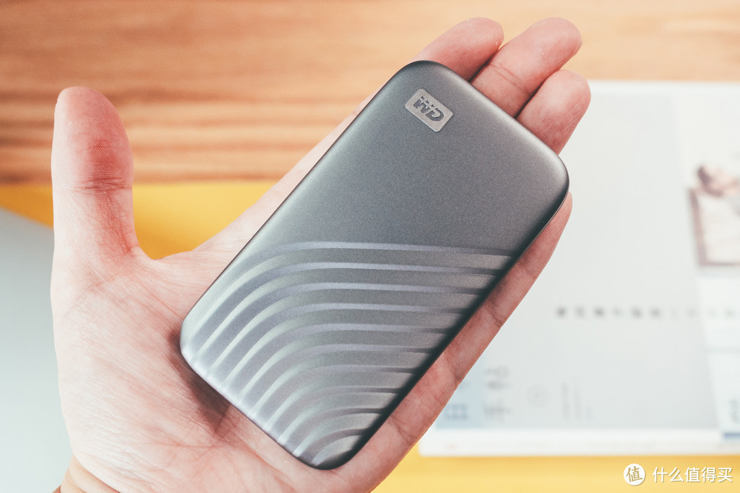 升级R6后,我选择了西数My Passport随行SSD版