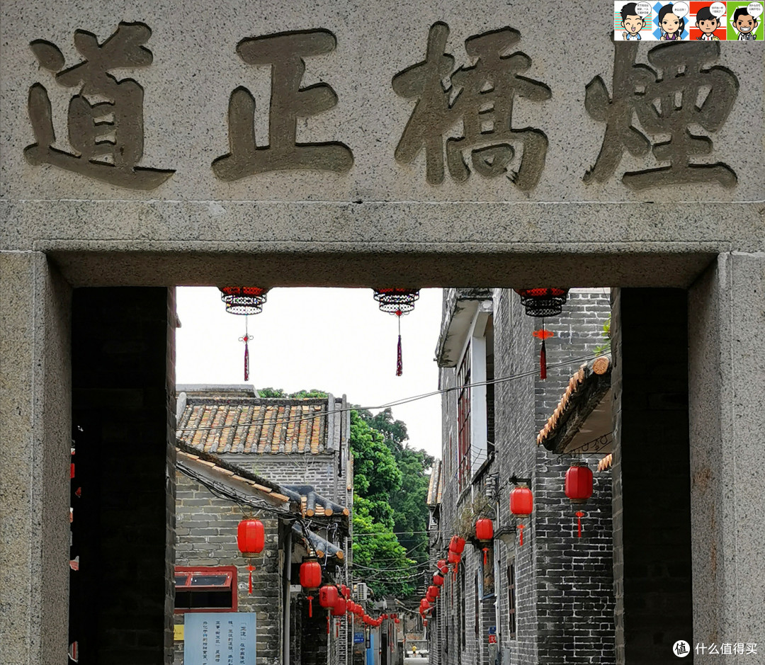 “一入烟桥，必行正道”，这是烟桥古村里口口相传的一句话，《烟桥史话》上也有记载。“烟桥正道”是村里的中轴线，是大部分村民及访客进村的必经之路。