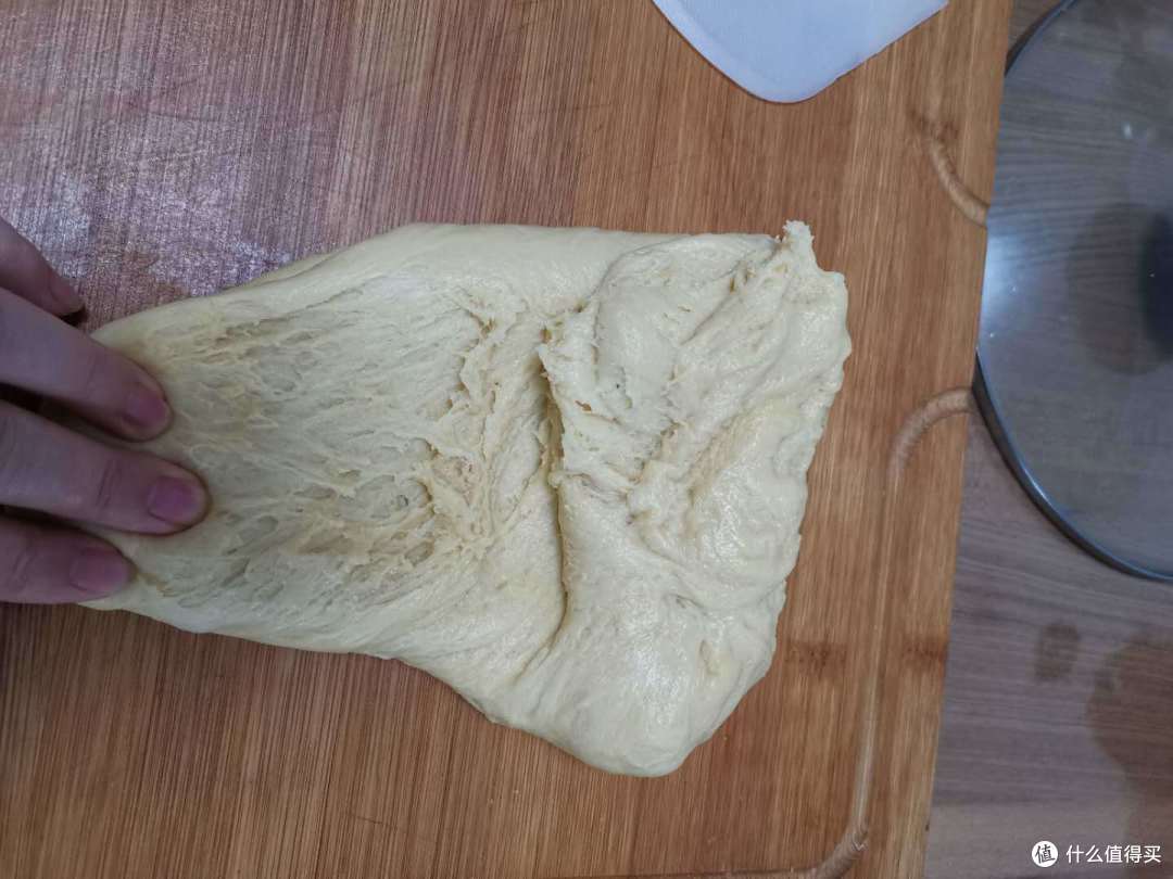 这样一个手按着一角,另一个手搓