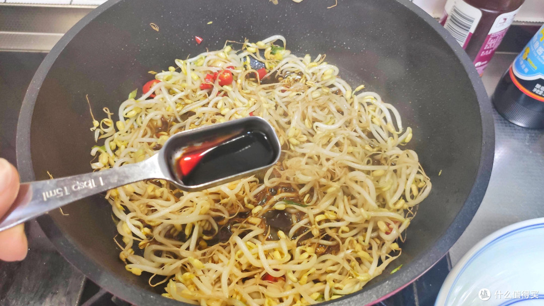 秋天气候干燥,常吃这菜好,价格便宜维C高,简单一炒,清脆爽口