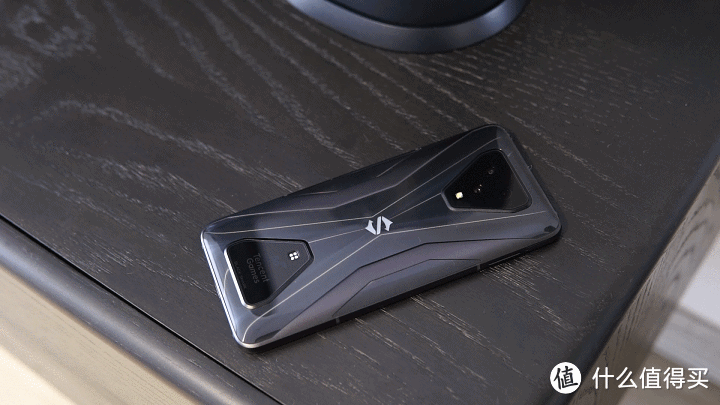 120Hz的丝滑体验：黑鲨3S游戏手机深度评测