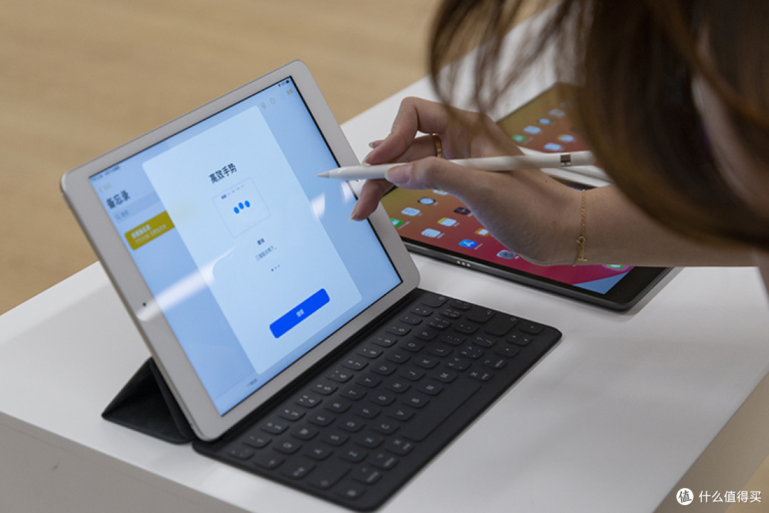 值不值得买?iPad Air 4与Apple Watch Series 6抢先上手体验