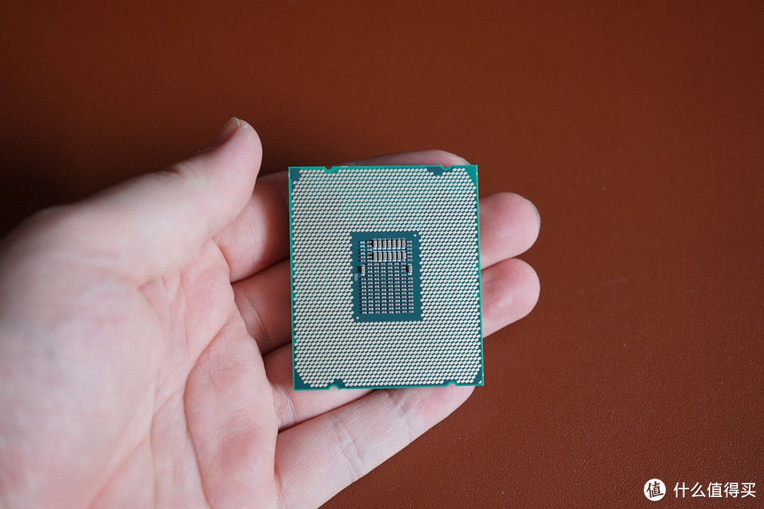 我装了一台因特尔地表最强的I9桌面CPU——10980XE开箱