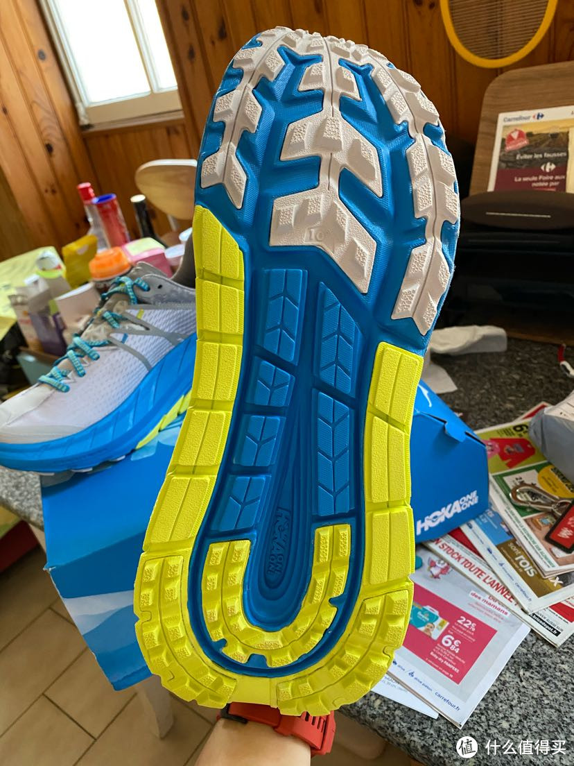 世上最大屁股的越野跑鞋 hoka tennine越野跑鞋開箱評測_什麼值得買