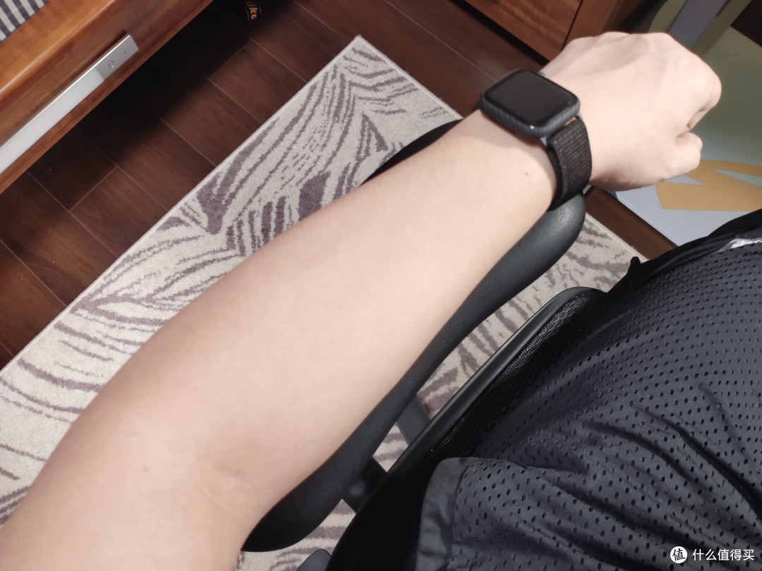 如何选购千元级人体工学椅?深度使用7处可调的人体工学椅—附正确坐姿小贴士