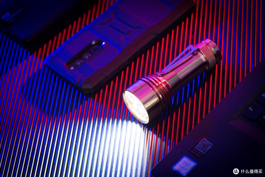 还没烟盒大,却能照亮整座山——Lumintop FW21 PRO掌心探照灯