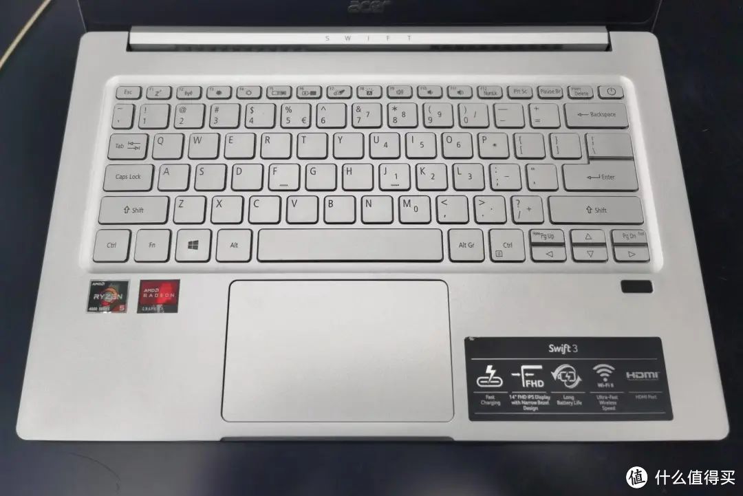 轻盈纤薄,搭载 AMD 锐龙 5 4500U 处理器,宏碁传奇开箱测评