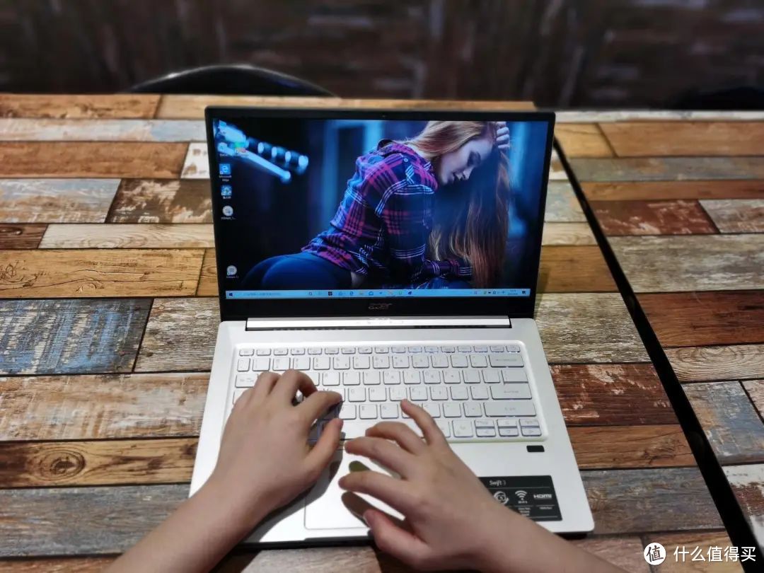 轻盈纤薄,搭载 AMD 锐龙 5 4500U 处理器,宏碁传奇开箱测评
