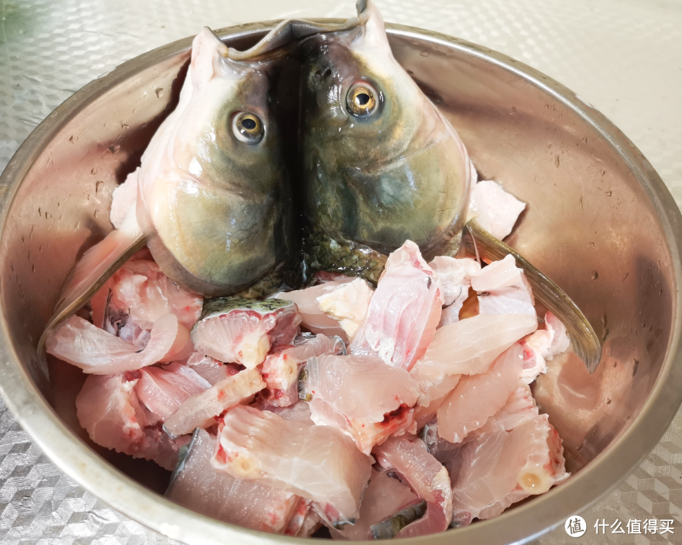柠檬酸菜鱼——鱼肉爽滑鲜嫩，酸中带辣，酸菜酸劲十足，口感爽脆