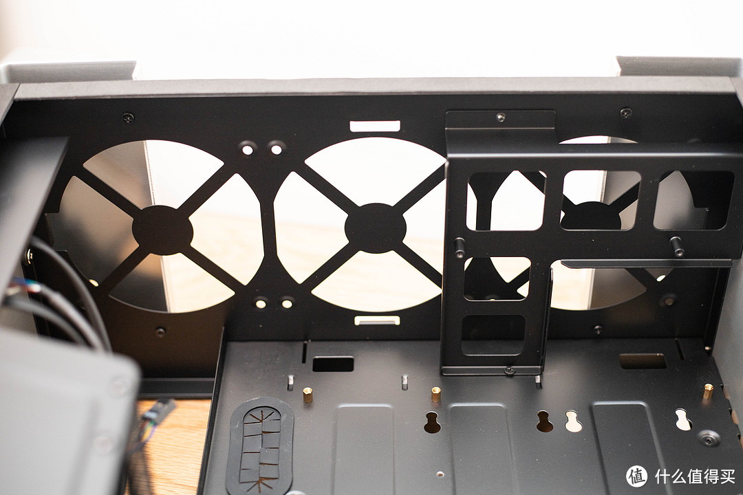 经典全铝桌面机箱再升级，小机身大空间，竖装显卡，垂直风道，乔思伯U5S使用体验