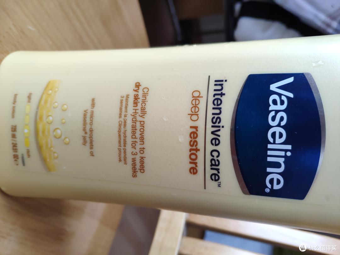 用凡士林保湿最好的时机是十年前,其次就是现在,从现在开始就是对未来最好的交代——这个冬天拒绝干燥