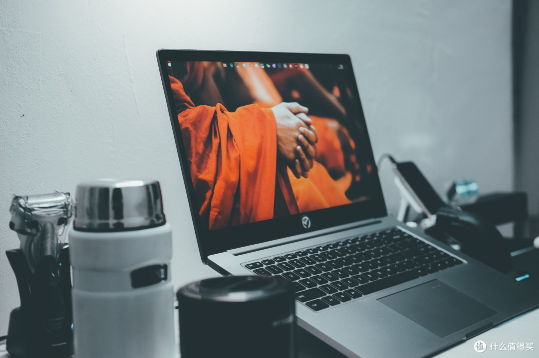 数码 篇七:城中村出租小屋的桌面一隅,恰到好处_笔记本电脑_什么值得